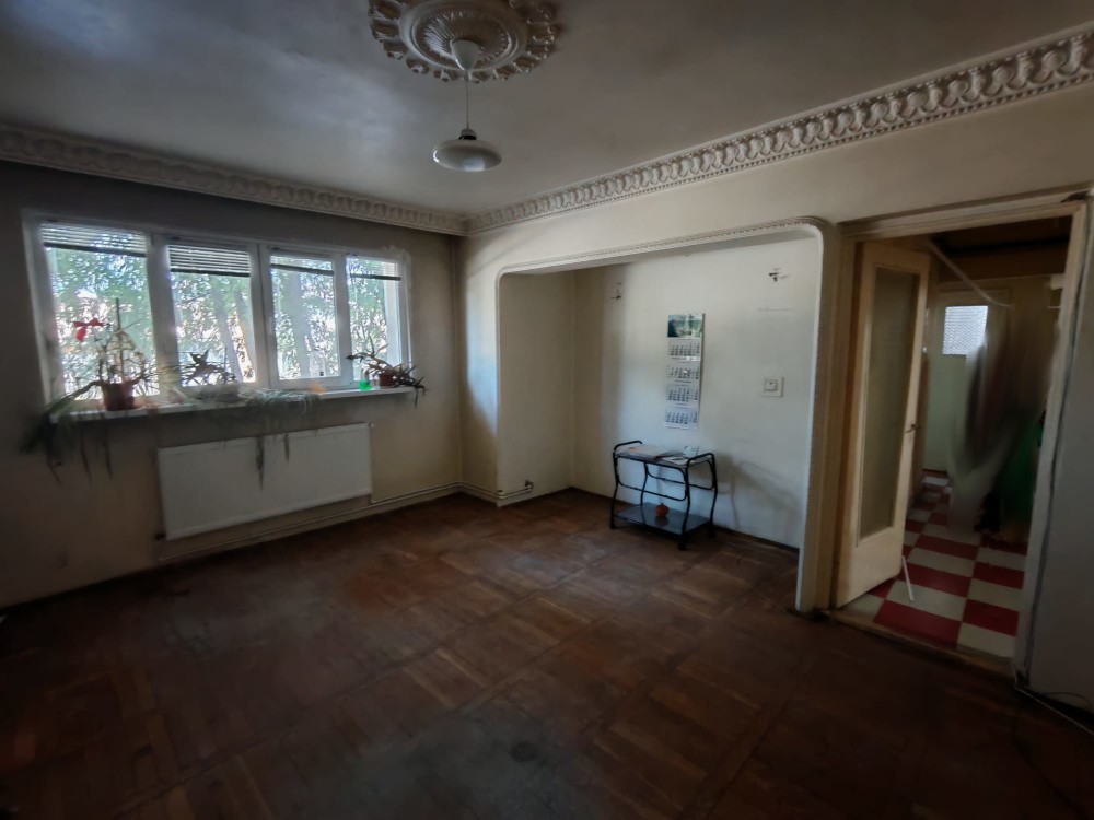 Apartament spatios la parter zona Port